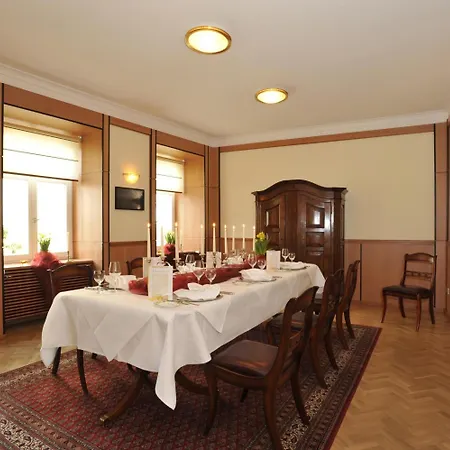 Goldener Knopf 4*