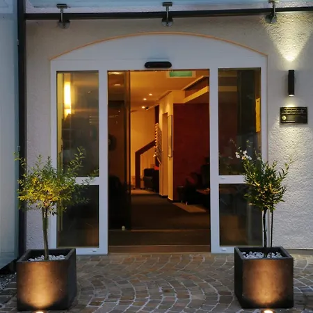 Hotel Goldener Knopf 4*