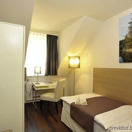 Goldener Knopf 4*