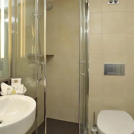 Hotel Goldener Knopf 4*