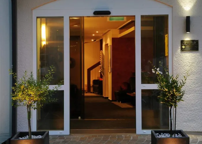 Hotel Goldener Knopf 4*