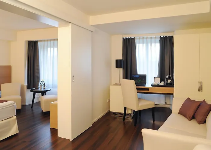 Hotel Goldener Knopf 4*